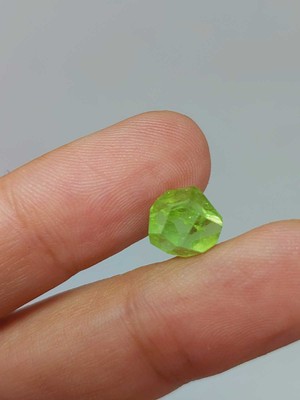 Yaşam Tohumu Peridot (Zebercet) Taşı Otantik Doğal Kesim (Ortalama 3 Karat) (55630)