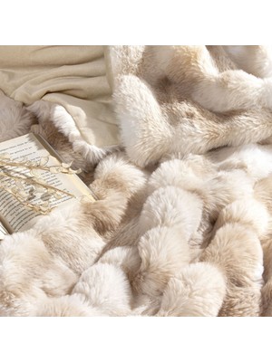 Linens Cozynest Throw Bej