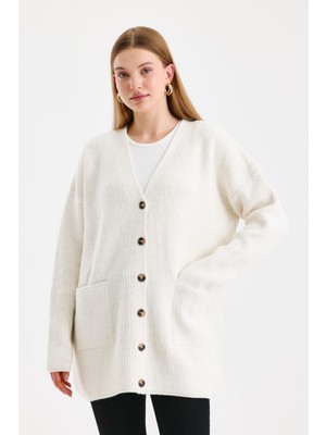 Kadın Düğmeli Oversize Cepli Uzun Ekru Triko Hırka