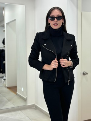 Ayhan Yakasında ve Kemeri Düğmeli ,kruvaze Yaka Astarlı Fermuarlı, Kısa Süet Ceket