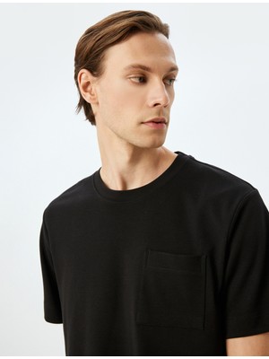 Koton Bisiklet Yaka Kısa Kollu Cepli Pamuklu Basic T-Shirt