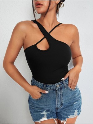Liona Siyah Renk Asimetrik Yaka Düz Desensiz Ince Çarpaz Askılı Likralı Fitilli Kaşkorse Crop Top Bluz