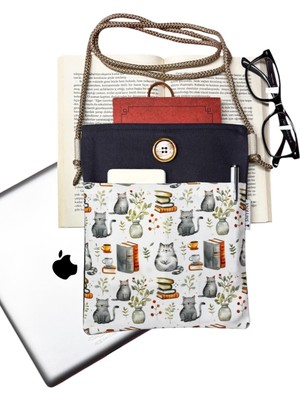 Askılı - Kitap / Tablet / Ebook Çantası – Çıkarılabilir Askı ( Gri Kediler ve Kitaplar )