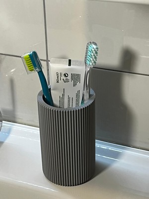 Seninürünün Modern Tarzda Plastik Diş Fırçalık Banyo Organizeri Şık ve Fonksiyonel Tasarım