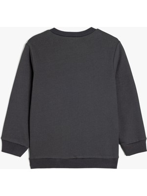 Koton Oyun Temalı Uzun Kollu Bisiklet Yaka Sweatshirt