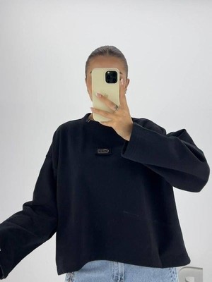 Kadın Yaka Aksesuarlı Oversize Tasarım Sweatshirt