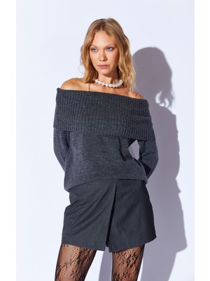 Manche Yumuşak Soft Dokulu  Açık Omuzlu Madonna Yaka Kadın Kazak Antrasit | MKW539428-01