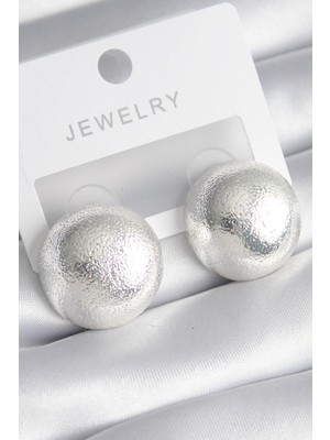 Ebijuteri Pirinç Gümüş Renk Işleme Detay Top Model Kadın Küpe