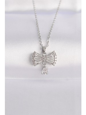 Ebijuteri 316L Çelik Zincir Gümüş Renk Zirkon Taşlı Kalp Detay Fiyonk Kolye