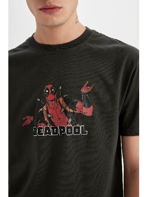 DeFacto Deadpool Regular Fit Bisiklet Yaka Sırt Baskılı Kısa Kollu Tişört C5996AX24HS