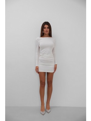 Sırt Dekolteli Zincir Detaylı Mini Beyaz Elbise