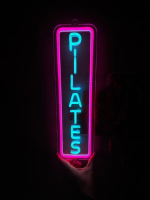 Neonite 'pilates' Işıklı Neon LED Dekoratif Duvar Yazısı Tabelası (15 x 50 cm )