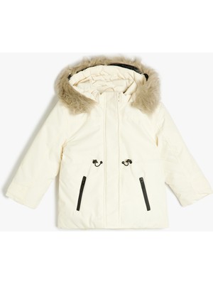 Koton Kız Çocuk Uzun Kollu Kapitone Şişme Mont Beyaz Renkli Suni Kürklü Özellikli Günlük Kullanım