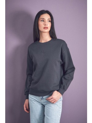 3 Iplik Kalp Nakışlı Bisiklet Yaka Sweatshirt