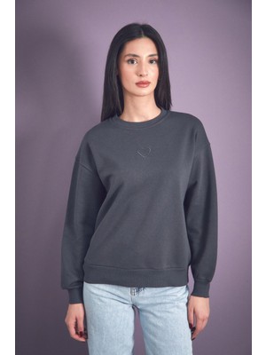 3 Iplik Kalp Nakışlı Bisiklet Yaka Sweatshirt