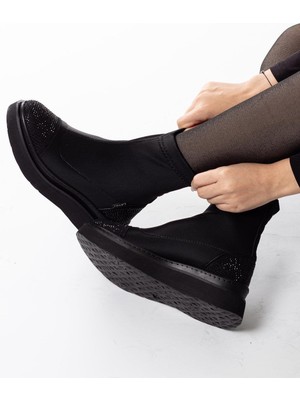 Afron Siyah Renkli Taşlı Detaylı Kışlık Kadın Bot