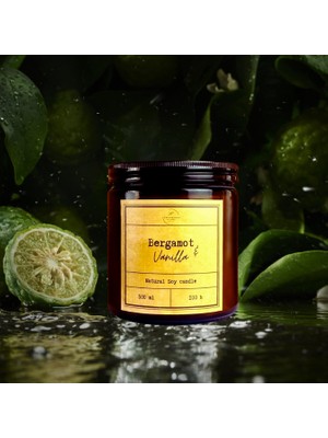 Stworkshop Yılbaşı Özel Hediyelik: Bergamot & Vanilla Kokulu Büyük Mum, Ürün Özellikleri:  Koku: Ferahlatıcı Bergamot ve Sıcak Vanilya Esansı Malzeme: %100 Doğal Vegan Soya Wax Ağırlık: 340 gr