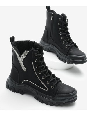 Kadın Siyah Mat Termo Taban Desenli Bağcıklı ve Fermuarlı Bot