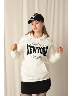 Velora Moda Üç Iplik Newyork Nakışlı Kadın Ekru Sweat