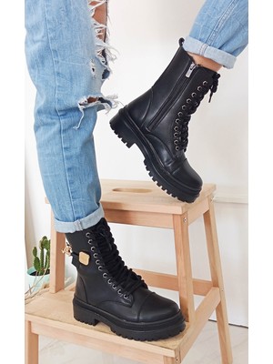 Gdt Ayakkabı  Siyah Ayıcık Toka Ayrıntılı Kalın Topuk Kadın Postal Bot