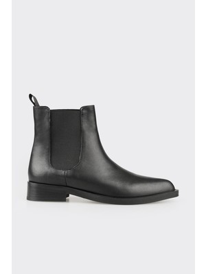 Elle Siyah Deri Kadın Günlük Bot