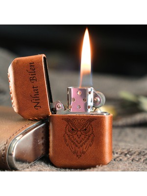 Vagave İsme Özel Benzinli Çakmak Hakiki Deri El Yapımı Zippo Tarzı Çakmak Kişiye Özel Çakmak Deri Kaplama Benzinli Erkek Çakmak Hediyelik Çakmak Doğum Günü Yıl Dönümü Hediyesi