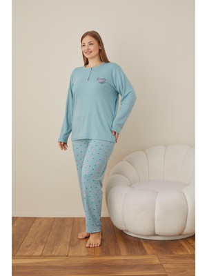 Kadın Kışlık Büyük Beden Curve Nakışlı Desenli Yakası Düğmeli Uzun Kollu Pijama Takımı