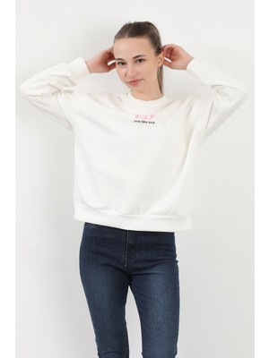 Kadın Bisiklet Yaka Tavşan Baskılı Oversize Sweatshirt Beyaz - 2586