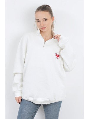 Kadın Yarım Fermuar Dik Yaka Kalp Nakışlı Oversize Sweatshirt Beyaz – 9013