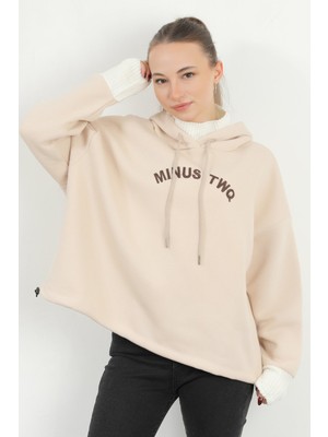 Kadın Nakışlı Yaka ve Kol Ucu Triko Detaylı Kapüşonlu Sweatshirt Taş – 5074