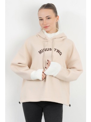 Kadın Nakışlı Yaka ve Kol Ucu Triko Detaylı Kapüşonlu Sweatshirt Taş – 5074