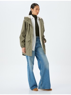 Koton Cepli Çıt Çıt Düğme Kapamalı Cepli Içi Peluş Astarlı Kapüşonlu Oversize Suni Deri Parka