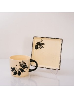 Siyah Beyaz Renkli Çini Kupa ve Tabak