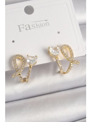 Style Of Carmen Pirinç Gold Renk Düğüm Model Zirkon Taşlı Kalp Detay Kadın Küpe