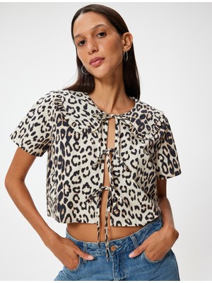 Koton Leopar Desenli Bluz Bebe Yaka Bağcık Detaylı Kısa Kollu Slim Fit