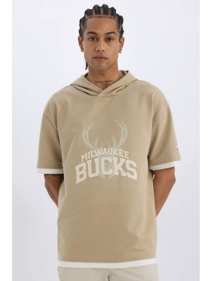 DeFacto DefactoFit NBA Milwaukee Bucks Oversize Geniş Kalıp Kapüşonlu Sporcu Kısa Kollu Tişört D6708AX25SP