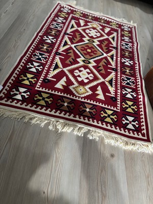 Vicon Kilim Kırmızı ve Beyaz Çift Yönlü Yıkanabilir Yörük Desen