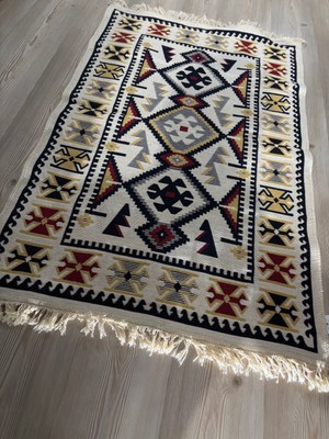 Vicon Kilim Kırmızı ve Beyaz Çift Yönlü Yıkanabilir Yörük Desen