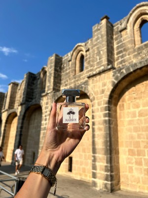 Les Tierre Massive Madera(Tf Ebene Fume) Abanoz Ağacı, Palo Santo, Tütsü ve Yeşil Bitki Temalı Odunsu Erkek Parfümü