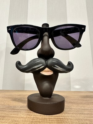 İki Cadı Tasarım Man With Moustache Gözlük Tutucu, Bıyıklı Erkek Gözlük Standı, Dekoratif Polyester Obje