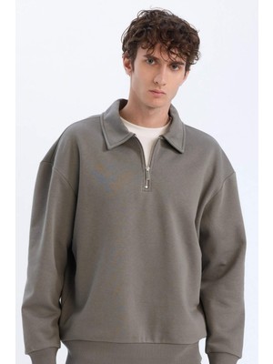 DeFacto Relax Fit Polo Yaka Fermuarlı Basic Düz Kalın Sweatshirt E5333AX24WN