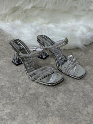 Nstil Günlük Kadın Taşlı Terlik Hologram Kalın Şeffaf Topuklu Küt Burunlu Üç Bantlı Abiye Sandalet 6100