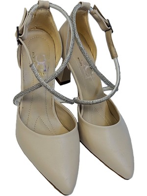 KAFKASLAR AYAKKABI Kafkaslar 9 cm Kadeh Topuklu Çapraz Model Taşlı Bayan Abiye Ayakkabı