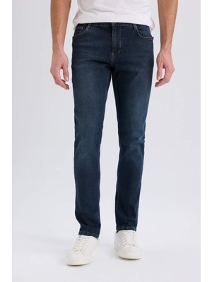 DeFacto Pedro Slim Fit Dar Kalıp Normal Bel Dar Paça Jean Pantolon E8507AX24WN