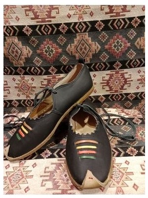 Osmanlı Yemeni Dünyası Yemeni (Çarık), Bağcıklı Kadın Model, Deri Yemeni, Siyah Renk.