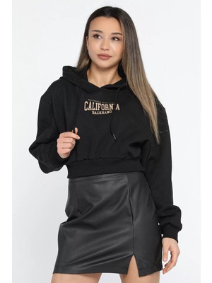 Gülseli Kadın Ön Baskılı Kapüşonlu Şardonlu Crop Sweatshirt