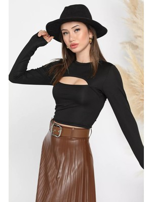 Gülseli Bisiklet Yaka Ön Pencereli Crop Top Bluz