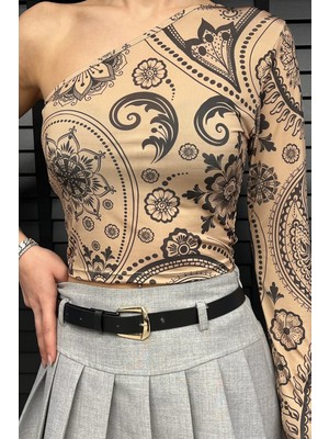 Gülseli Desenli Tek Kol Detaylı Kadın Croptop Bluz