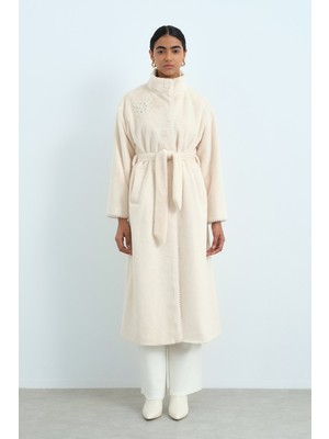 Nihan Inci Detaylı Uzun Tüy Angora Manto  Bej