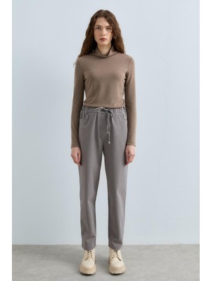 Nihan Beli Bağcıklı Gabardin Havuç Pantolon  Gri